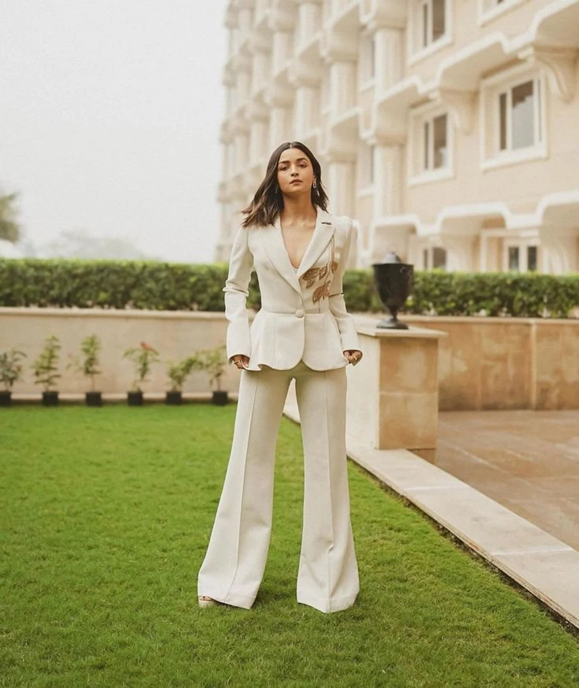 Women Ivory 2pc Suit (WS-42) M / Same As Picture Women Ivory 2pc Suit (WS-42) M / Same As Picture