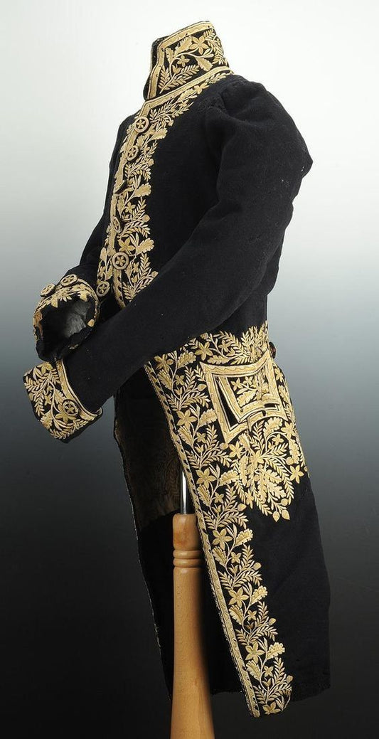 Men 2pc Black Velvet French Rococo Fashion 18th Century Suit Costume Free Lace Jabots & Cuff (HS-19)