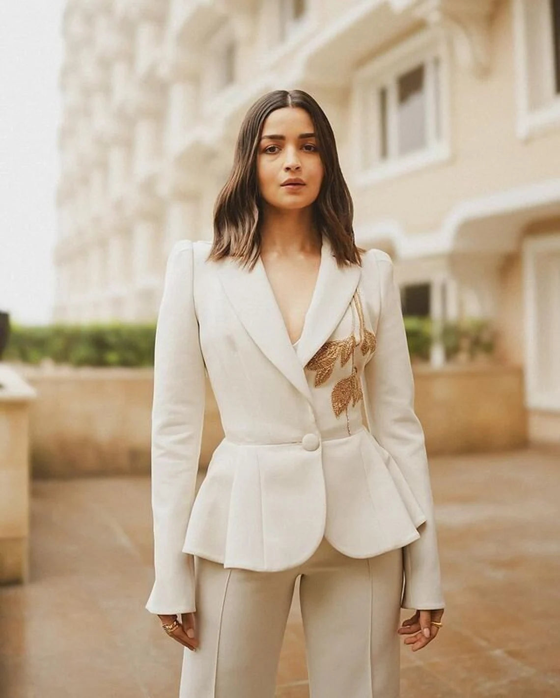 ivory dress suits for women Berylove Women 2 Piece Ivory Suits Peaked Lapel Single Buckle Business Casual Suits With Pockets